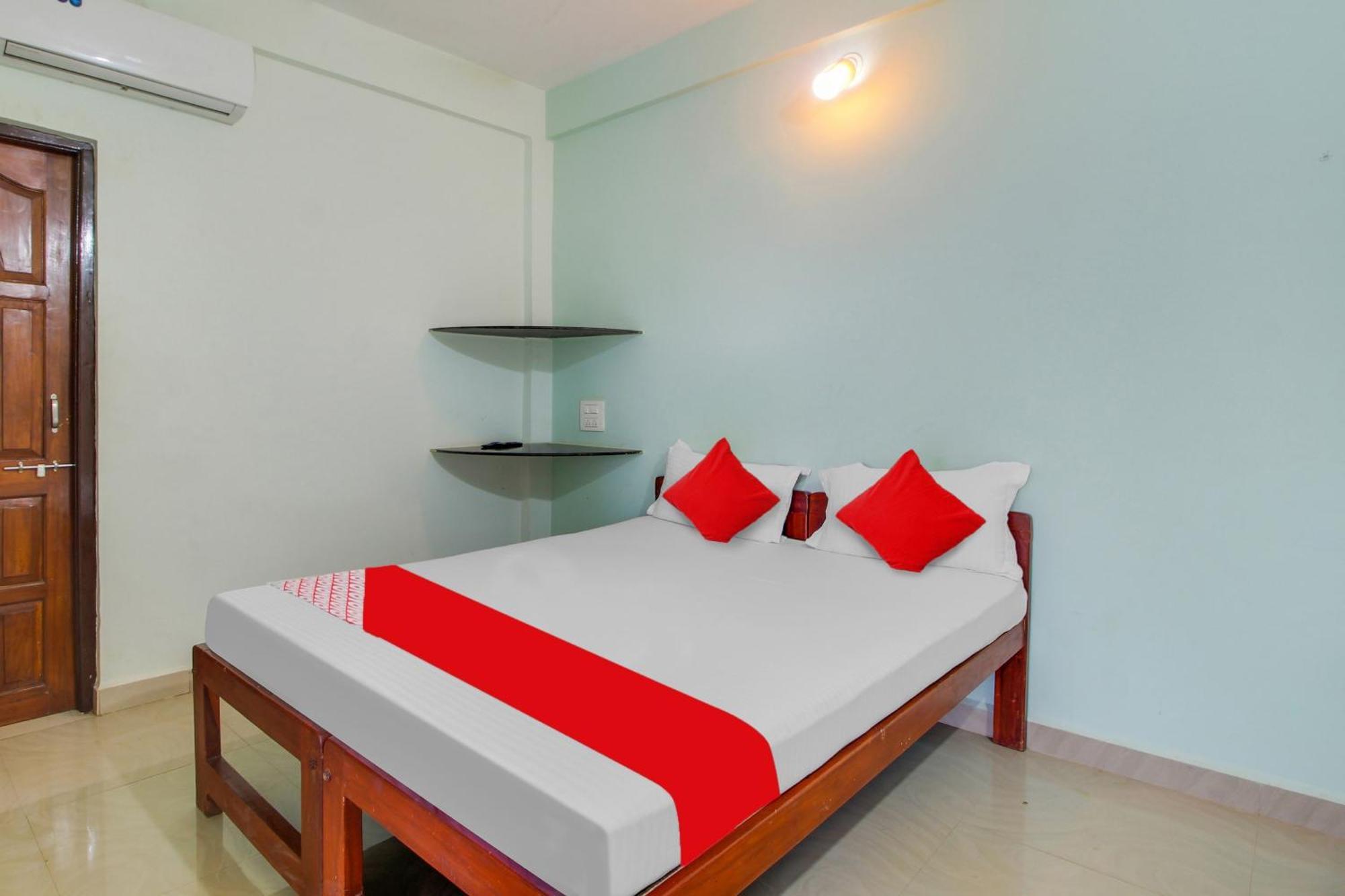 Hotel O K S Inn Hotel Arambol Ngoại thất bức ảnh